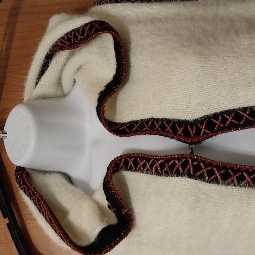 Sleeveless sweater coat - Picture 2 of 7